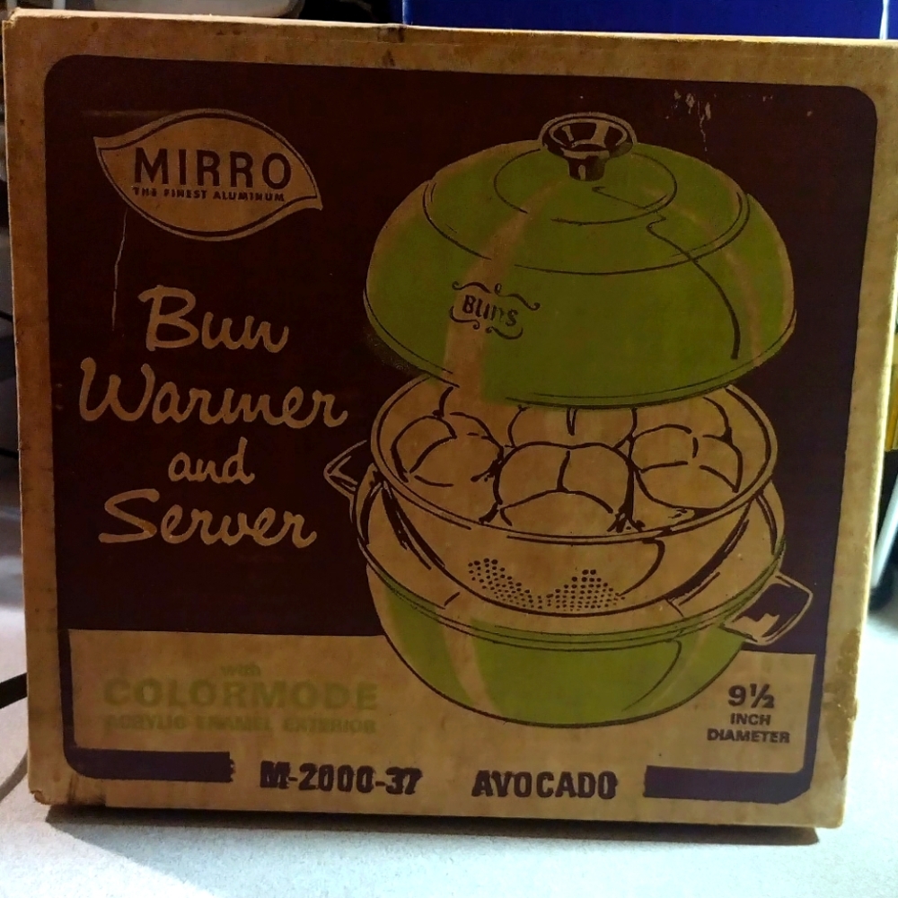 Vintage Mirro bun warmer and server with colormode